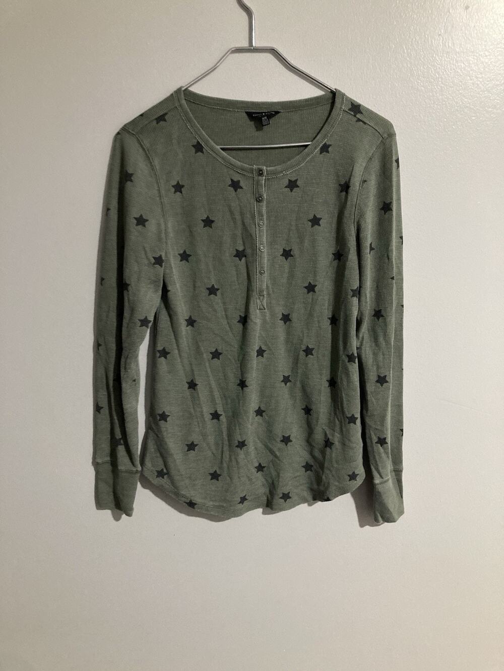 Lucky Brand Green Stars Raw Hem Long Sleeve Ribbed Henley Waffle Weave Size M